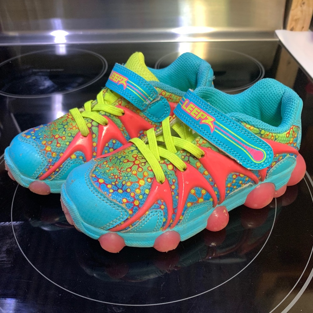 Toddler girl’s wide width sneaker